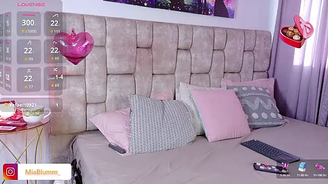 Snapshot of MiiaBlumm_ chatting on February 20, 2026, 1:11 pm MiiaBlumm online show from February 20, 2026, 1:11 pm