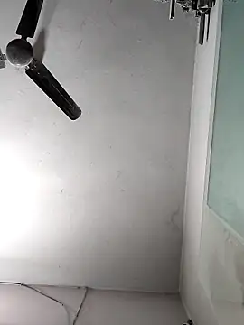 Snapshot of yashudick chatting on February 25, 2026, 12:04 pm yashudick online show from February 25, 2026, 12:04 pm