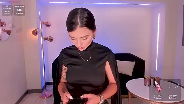 JulietteMoreau online show from March 30, 2026, 8:10 pm