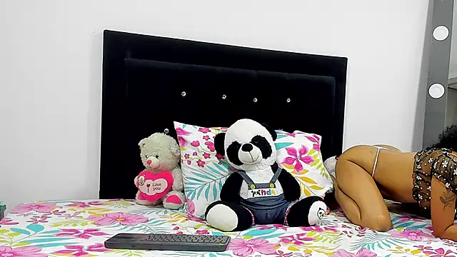 DanielaWane online show from February 26, 2026, 7:51 am