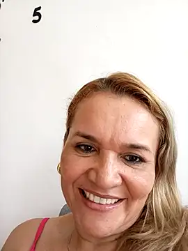 charlotte milf30 online show from March 8, 2026, 2:32 pm