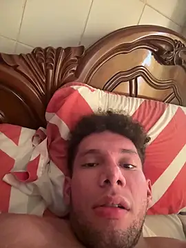 Snapshot of Valentinacouple chatting on February 28, 2026, 7:04 pm Valentinacouple online show from February 28, 2026, 7:04 pm