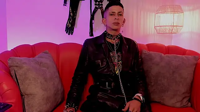 Maximoking26 online show from April 7, 2026, 1:33 pm