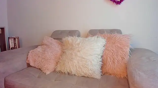 Snapshot of Tylla__ chatting on February 24, 2026, 5:05 am Tylla online show from February 24, 2026, 5:05 am