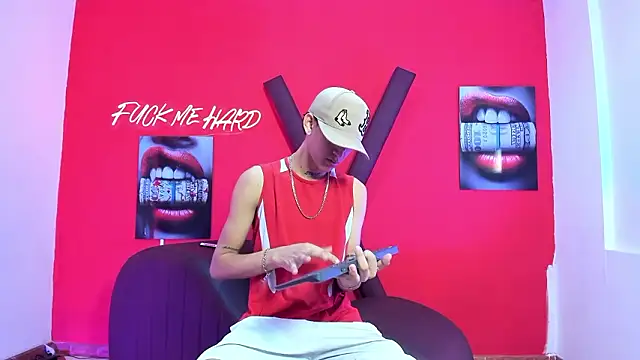 Snapshot of BOYS_PLAY chatting on February 18, 2026, 1:18 pm BOYS PLAY online show from February 18, 2026, 1:18 pm