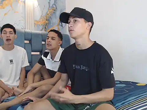 Snapshot of GOLD_BOYS chatting on February 26, 2026, 1:21 pm GOLD BOYS online show from February 26, 2026, 1:21 pm