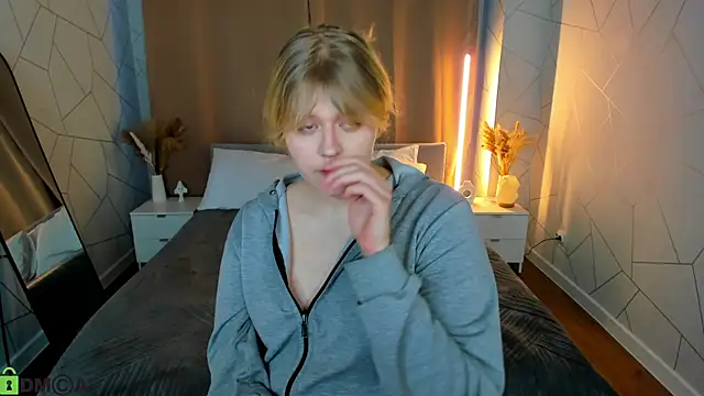 luna c0ra online show from February 28, 2026, 1:06 am