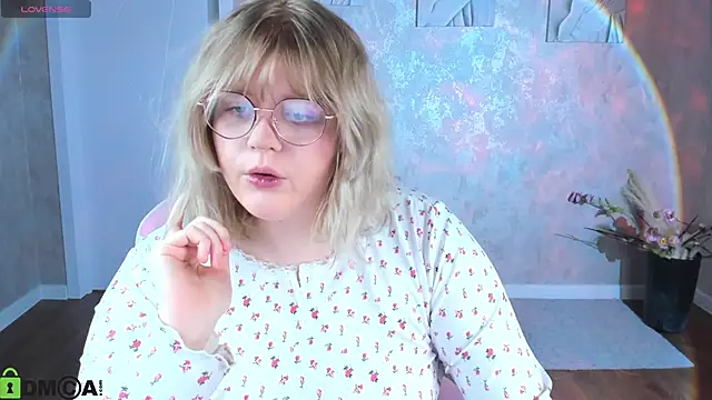 luna c0ra online show from April 13, 2026, 1:11 am