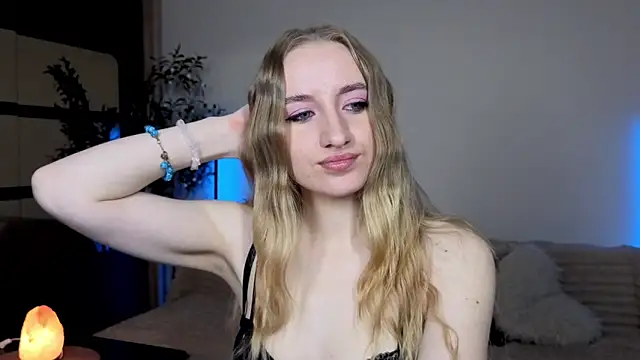 Oxy Foxie online show from May 24, 2026, 6:57 pm