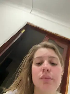 Eva Leen online show from April 2, 2026, 6:27 pm