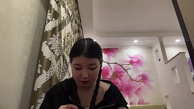 MaeRaads online show from February 17, 2026, 6:47 pm