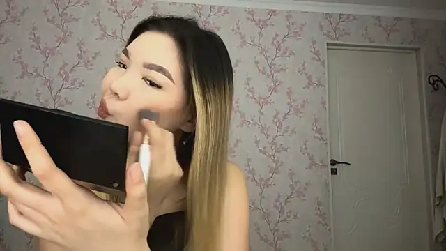 Snapshot of Elina_Mottel chatting on March 2, 2026, 7:37 am Elina Mottel online show from March 2, 2026, 7:37 am