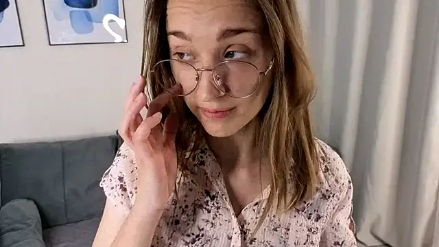 Snapshot of AshleyyJones chatting on June 8, 2026, 2:06 pm AshleyyJones online show from June 8, 2026, 2:06 pm