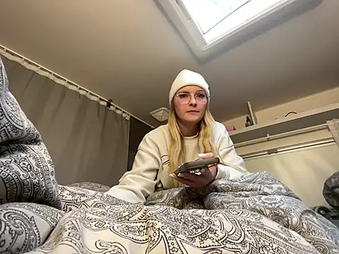 Snapshot of melanieTesss chatting on February 16, 2026, 4:14 pm melanieTesss online show from February 16, 2026, 4:14 pm