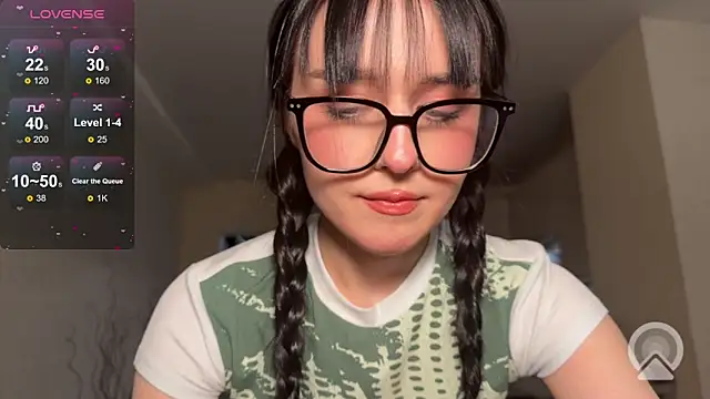 alicelanei online show from April 7, 2026, 7:47 pm