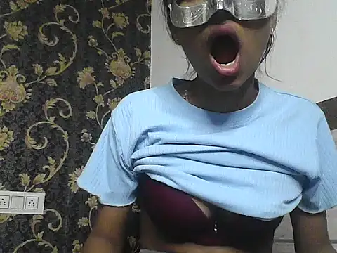 Snapshot of Rani1993 chatting on February 28, 2026, 8:15 am Rani1993 online show from February 28, 2026, 8:15 am