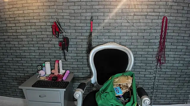 hillary bigbutt online show from April 5, 2026, 3:42 pm