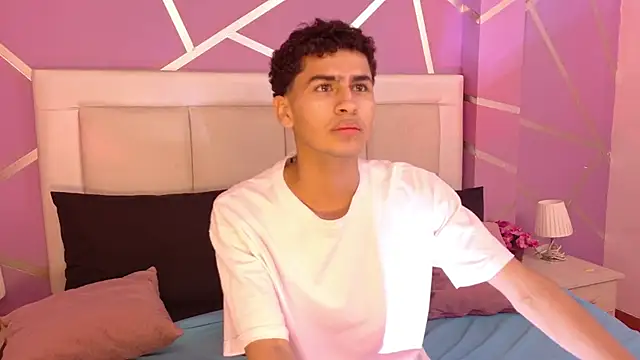 Snapshot of Dark_Sultan chatting on February 16, 2026, 9:33 pm Dark Sultan online show from February 16, 2026, 9:33 pm