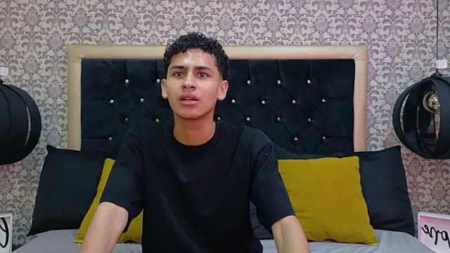 Snapshot of Dark_Sultan chatting on February 18, 2026, 8:05 pm Dark Sultan online show from February 18, 2026, 8:05 pm