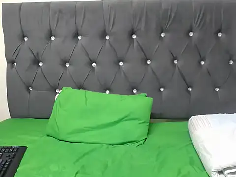 Snapshot of HornyLilHoney chatting on February 24, 2026, 4:49 pm HornyLilHoney online show from February 24, 2026, 4:49 pm