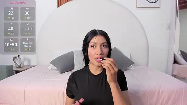 Snapshot of Violett_Rosse_ chatting on May 22, 2026, 4:12 pm Violett Rosse online show from May 22, 2026, 4:12 pm