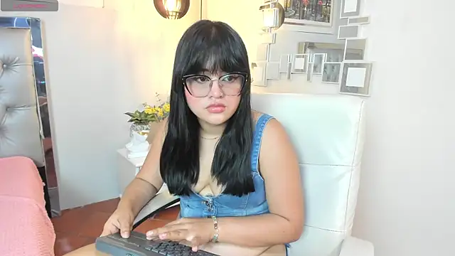 mila quin online show from June 11, 2026, 7:34 pm