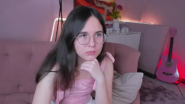 leylamirage online show from March 14, 2026, 12:32 pm