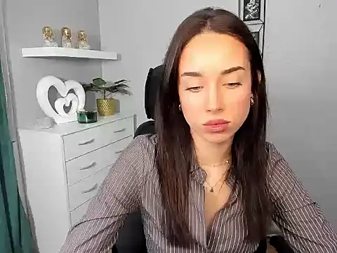 Snapshot of AdeleSolo chatting on February 18, 2026, 6:53 am AdeleSolo online show from February 18, 2026, 6:53 am