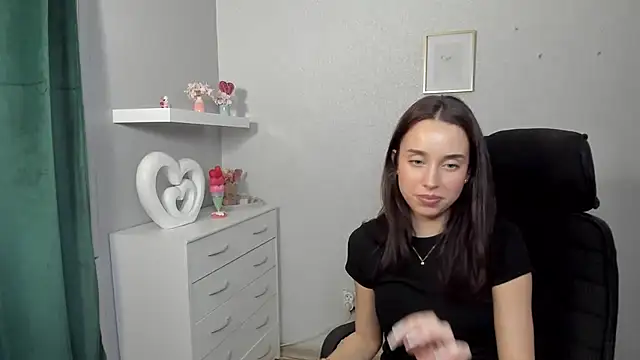 AdeleSolo online show from April 20, 2026, 5:48 pm