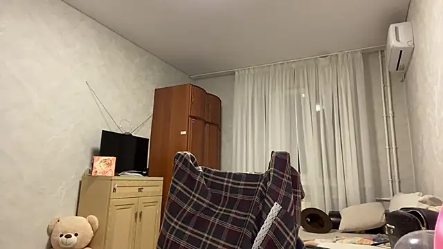 StephaniCute online show from April 18, 2026, 7:58 pm