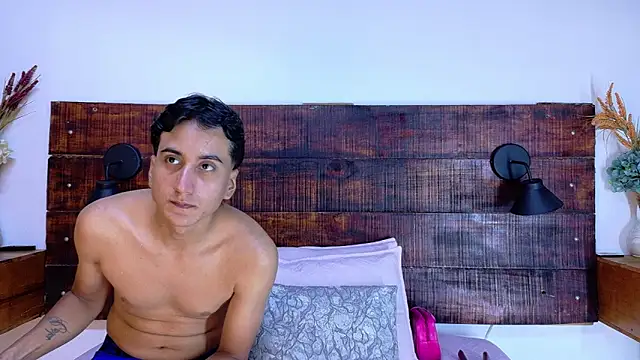 Esmeralda and Naim online show from February 25, 2026, 7:01 pm