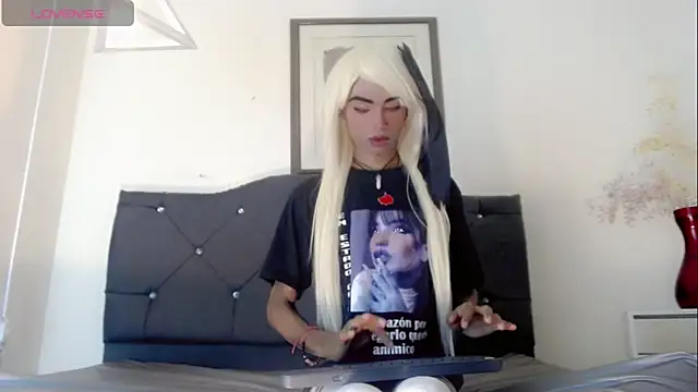 Snapshot of suzume_Mendez chatting on March 7, 2026, 11:18 am suzume Mendez online show from March 7, 2026, 11:18 am