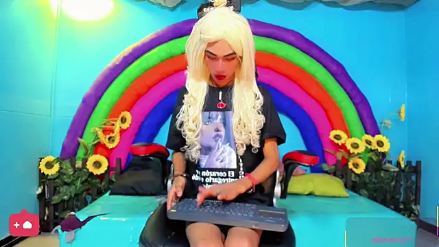 Snapshot of suzume_Mendez chatting on April 7, 2026, 11:10 am suzume Mendez online show from April 7, 2026, 11:10 am