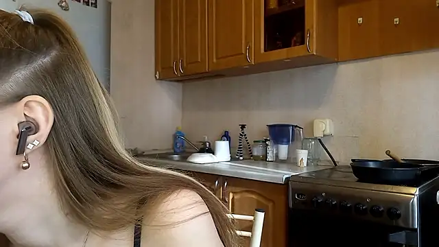 Snapshot of VictoriaDeese chatting on February 18, 2026, 8:32 am VictoriaDeese online show from February 18, 2026, 8:32 am