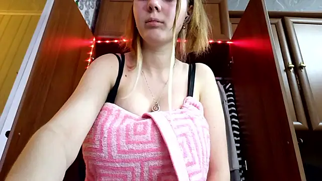 VictoriaDeese online show from March 12, 2026, 9:15 am