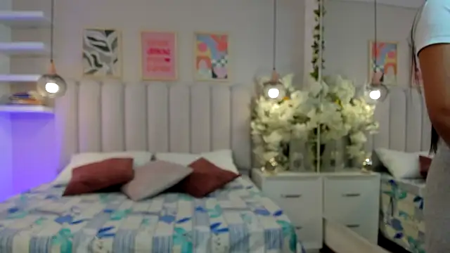 Mia Bailey  online show from March 25, 2026, 3:01 am