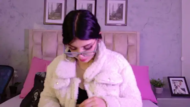 Snapshot of IsabellaRossi chatting on April 14, 2026, 5:30 pm IsabellaRossi online show from April 14, 2026, 5:30 pm