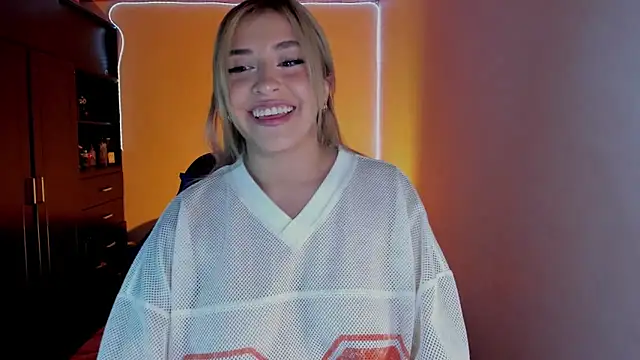 saradiazxxx online show from April 16, 2026, 8:15 am