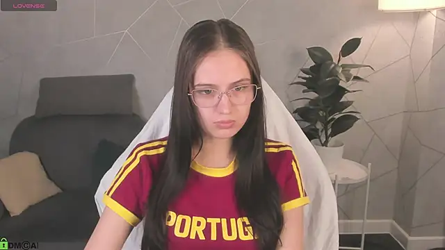 Miaa Hill online show from April 16, 2026, 11:33 am