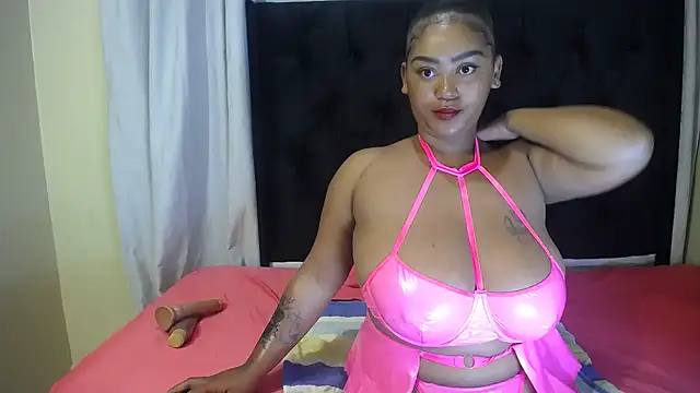 Snapshot of sexydiamond15 chatting on May 1, 2026, 3:55 am sexydiamond15 online show from May 1, 2026, 3:55 am