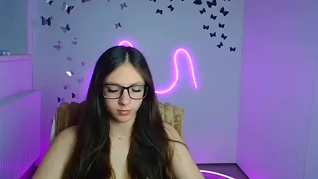 Snapshot of KissMeJulia chatting on June 20, 2026, 5:32 am KissMeJulia online show from June 20, 2026, 5:32 am