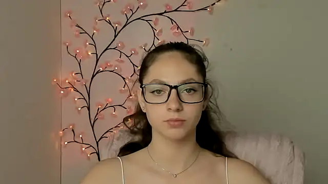 Snapshot of KissMeJulia chatting on June 26, 2026, 5:23 am KissMeJulia online show from June 26, 2026, 5:23 am