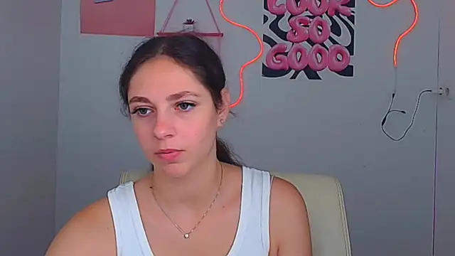 Snapshot of KissMeJulia chatting on July 18, 2026, 5:33 am KissMeJulia online show from July 18, 2026, 5:33 am
