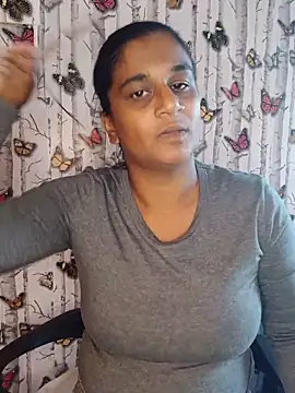 indianstrawberrylips4u online show from May 19, 2026, 1:28 pm