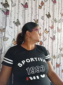 indianstrawberrylips4u online show from May 20, 2026, 9:59 am