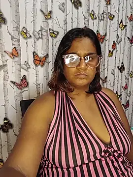 indianstrawberrylips4u online show from May 26, 2026, 6:37 pm