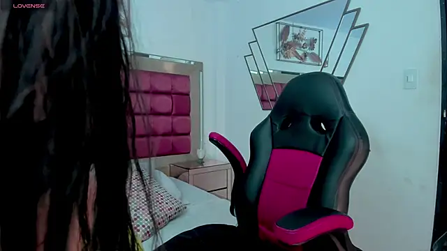 IrisBlume online show from February 21, 2026, 12:06 pm