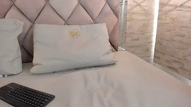 Snapshot of bella_novoa chatting on March 10, 2026, 3:11 am bella novoa online show from March 10, 2026, 3:11 am