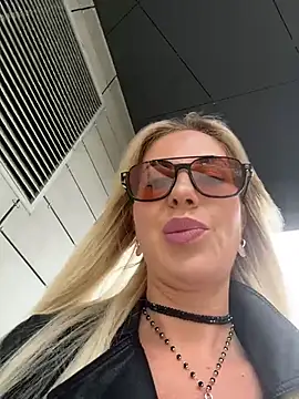 LisaMurr online show from May 15, 2026, 11:06 am