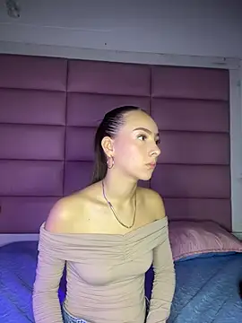 Sophiie 18 online show from February 19, 2026, 12:12 pm